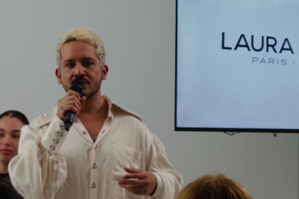 Leo Ferreira, dá dicas durante masterclass de lançamento da Laura Mercier | Foto: arquivo pessoal.